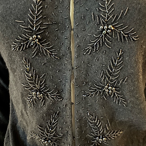 Vintage cashmere beaded cardigan from 1950s. Excellent vintage condition! - Picture 4 of 8